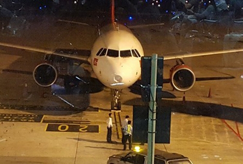 Máy bay A320 bị chim va làm móp đầu vào tối 30:9.