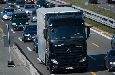 Chiếc xe tải tự lái Mercedes-Benz trong cuộc thử n