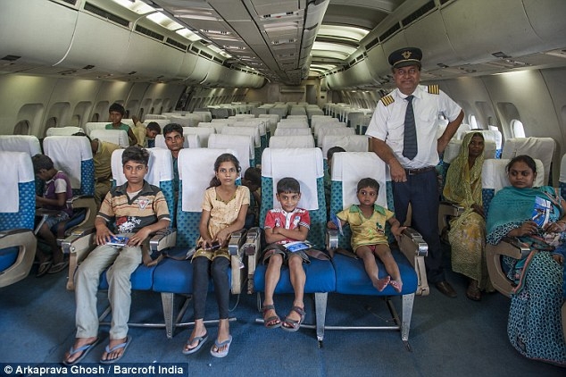7 Kỹ sư mua máy bay cho trẻ em