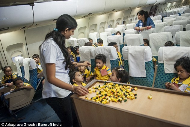 8 Kỹ sư mua máy bay cho trẻ em