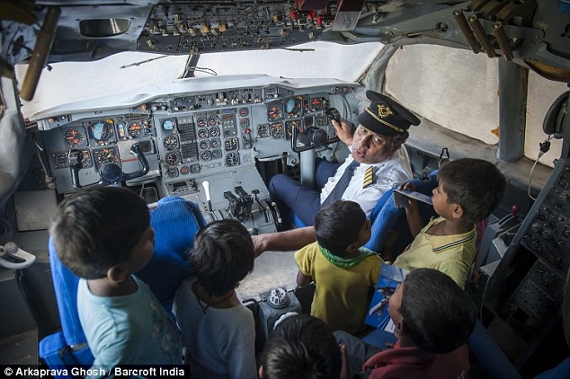 9 Kỹ sư mua máy bay cho trẻ em