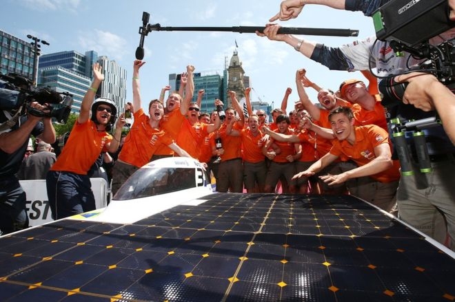 đua xe năng lượng mặt trời