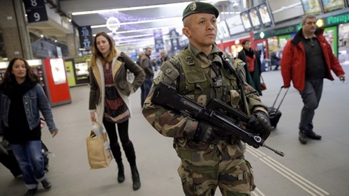 Pháp thắt chặt an ninh ở sân bay quốc tế Charles d