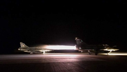 Máy bay Pháp xuất kích tấn công thành trì Raqqa củ