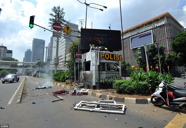 IS đánh bom liên hoàn để dạy cho Indonesia m
