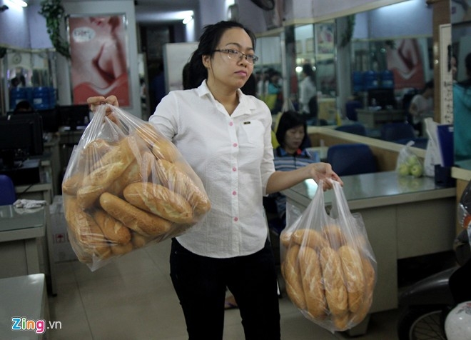 2 Thùng bánh mì miễn phí dành cho người 