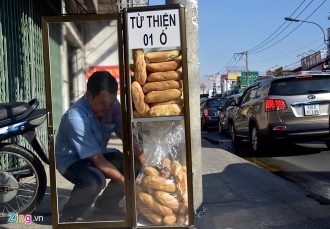 3 Thùng bánh mì miễn phí dành cho người 