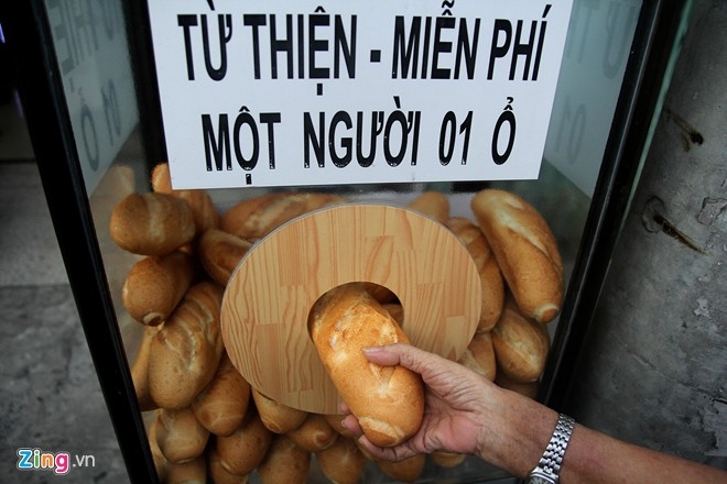 4 Thùng bánh mì miễn phí dành cho người 