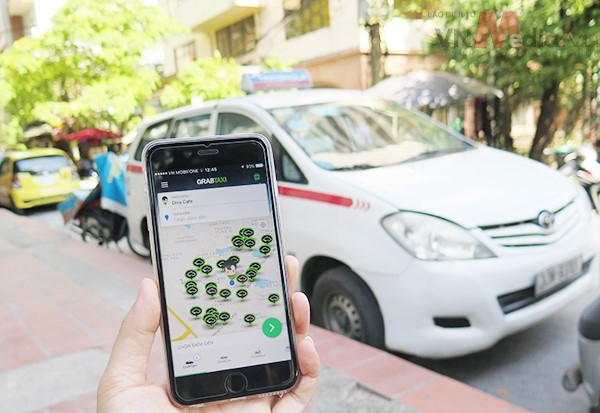 Grab lại đua tăng giá cước taxi