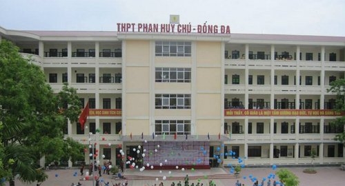 Học sinh nhuộm tóc phải ra ngoài lớp, lau 