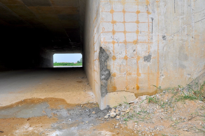 Tường hầm chui cao tốc Hà Nội-Hải Phòng vỡ vụn2