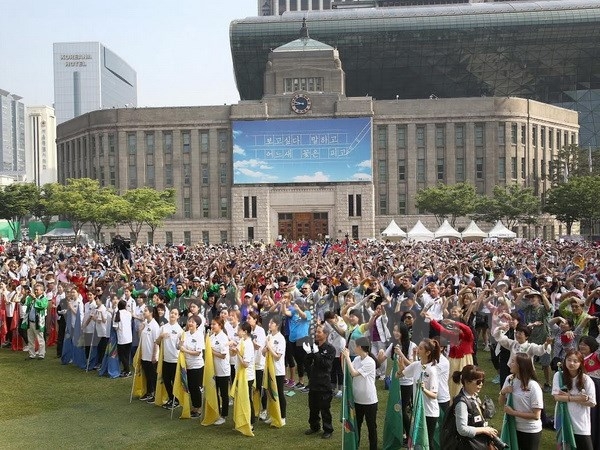 Hàng ngàn người trên thế giới đổ về Seoul để đi bộ