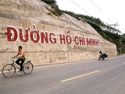 Đầu tư dự án đường Hồ Chí Minh đoạn La Sơn - Túy L