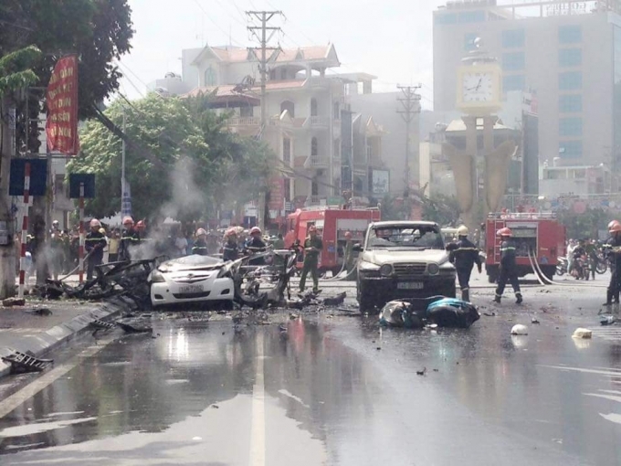 Taxi nổ như bom ở Quảng Ninh