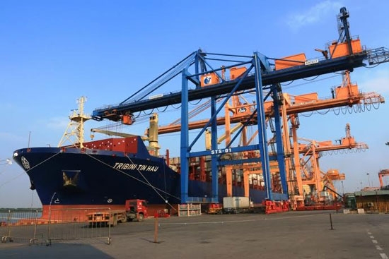 Tàu chở hơn 1.000 container của Hong Kong cập Cảng