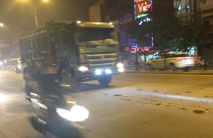 Sở GTVT Hà Nội yêu cầu xử lý ngay xe tải “cày” phố