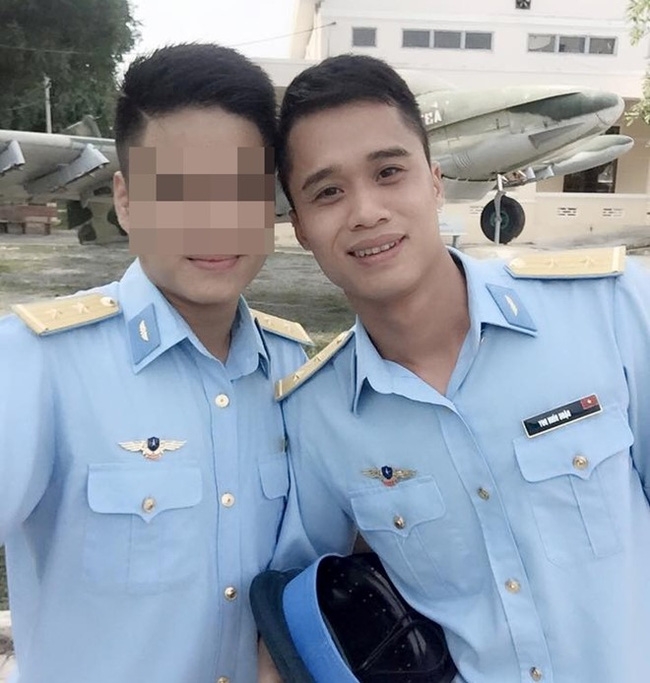 Tình bạn cảm động của hai phi công tử nạn ở Vũng T