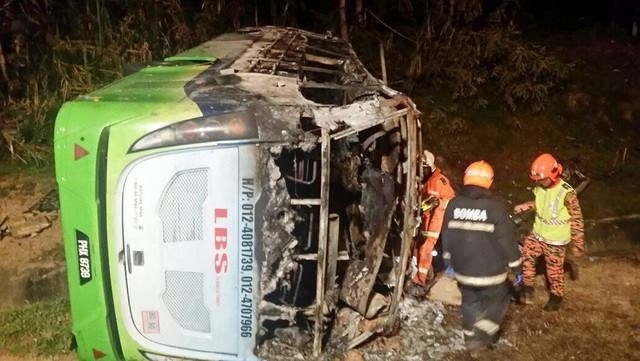 Xe buýt lao xuống núi, 14 người chết thảm