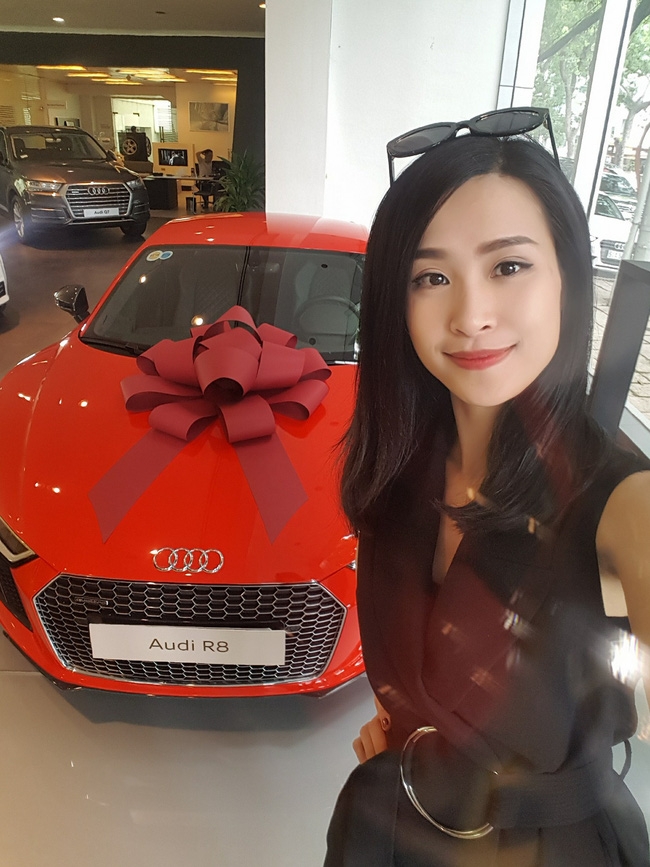 Ông Cao Thắng tặng Đông Nhi Audi R8 giá 13 tỷ đồng