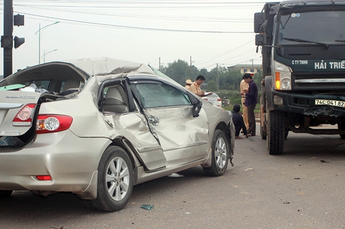 2 Vợ chồng Chủ nhiệm Ủy ban Kiểm tra Tỉ