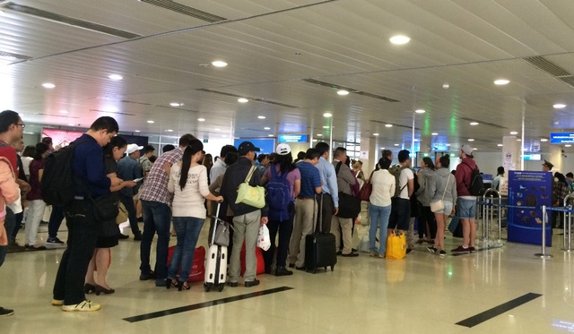 Khuyến cáo khách đến sớm 3 tiếng, sân bay Tân Sơn 