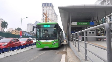 50% khách đi buýt nhanh BRT bằng vé tháng.
