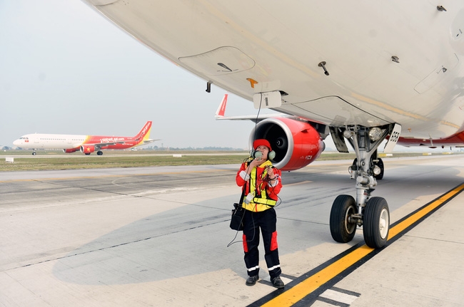 7 Nữ kỹ sư sửa chữa máy bay hiếm hoi ở Việt Nam