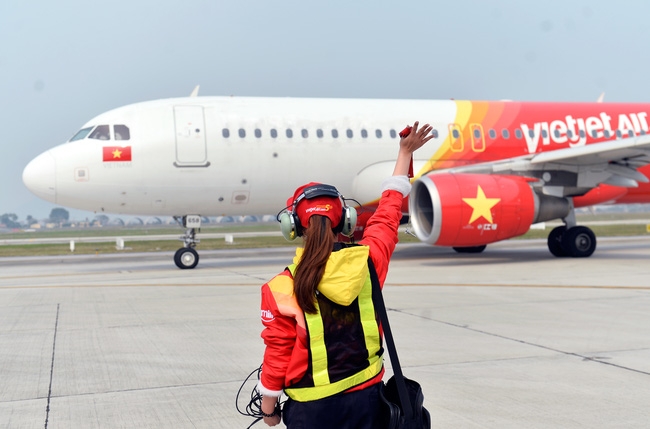 8 Nữ kỹ sư sửa chữa máy bay hiếm hoi ở Việt Nam