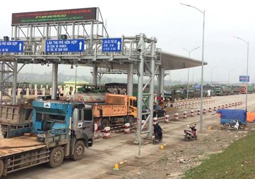 Người dân Phú Thọ chặn xe phản đối trạm thu phí BO