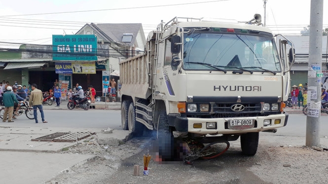 Một phụ nữ bị xe ben cán chết thảm