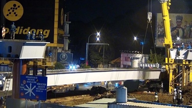 2 Công trình xây dựng cầu vượt bằng thép tại vòng 