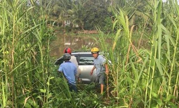 Ôtô 'điên' gây tai nạn liên hoàn, 6 người thương v