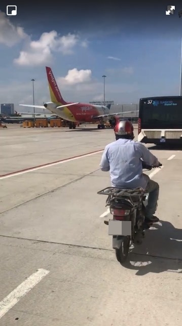 Làm rõ vụ người đàn ông chạy xe máy vào sân bay Tâ
