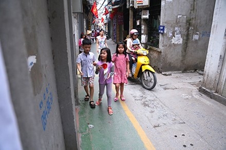 3 Làn đường ưu tiên cho trẻ đi bộ đầu tiên ở Hà Nộ