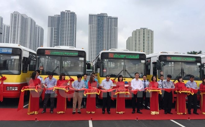 Hà Nội chính thức mở thêm 2 tuyến buýt vươn tới kh
