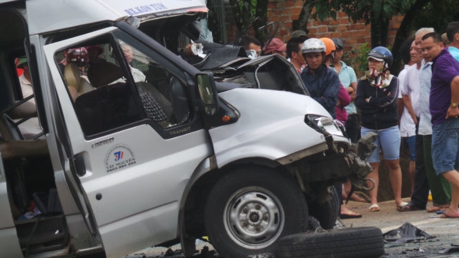 2 Khởi tố tài xế gây tai nạn thảm khốc ở Kon Tum