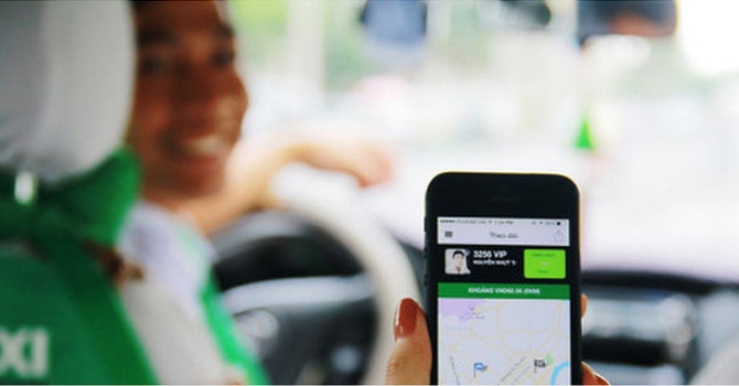 Hệ lụy nào nếu Uber, Grab rời khỏi Việt Nam