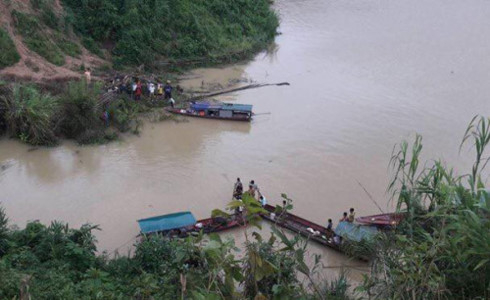 Ô tô rơi xuống hồ thủy điện Sơn La, 2 người tử von