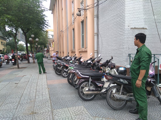 Đường sách TP Hồ Chí Minh có bãi giữ xe mới để giữ