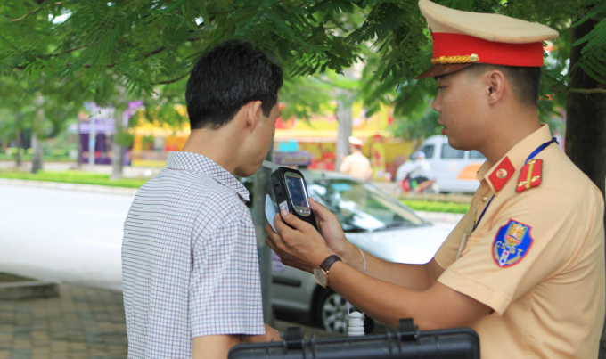 ruou-bia-ke-thu-sat-nhan