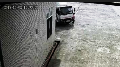 Nữ công nhân bị xe tải cán tử vong trong nhà máy