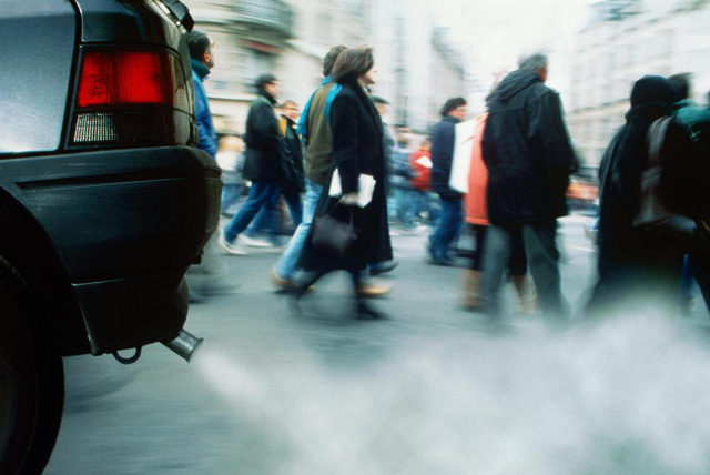 London đánh thuế xe hơi quá cũ để giảm ô nhiễm môi