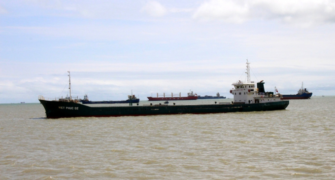 Chìm tàu trong bão 10 người chết, cảng Quy Nhơn 't