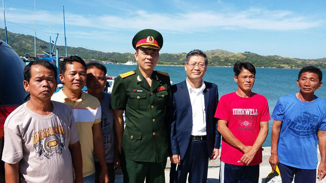 Tổng thống Duterte tổ chức đưa 5 ngư dân Việt về n