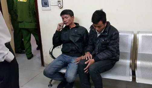 CSGT Hà Nội chạy bộ bắt 2 tên cướp trong đêm