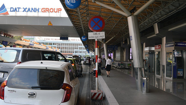 Phạt hơn 900 ôtô dừng quá 3 phút ở sân bay Tân Sơn