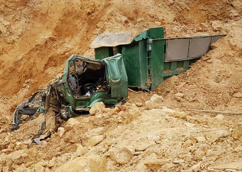 Sập mỏ đất ở Hà Nội, một người tử