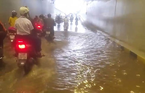Hầm chui trăm tỷ ở Đà Nẵng ngập nước chưa rõ nguyê