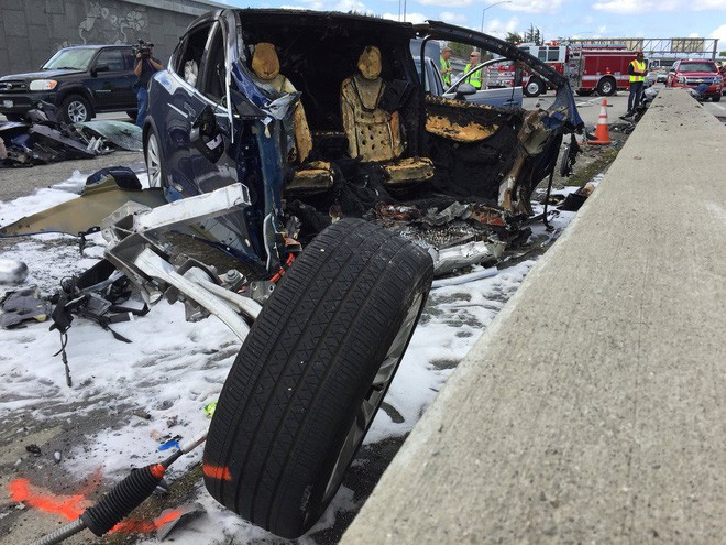Xe điện Tesla lại gặp tai nạn khiến tài xế tử vong