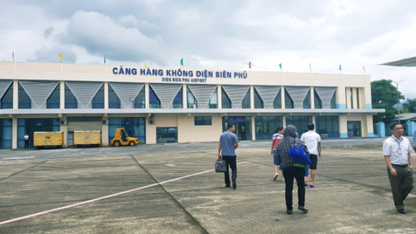 Hai người đột nhập sân bay Điện Biên Phủ